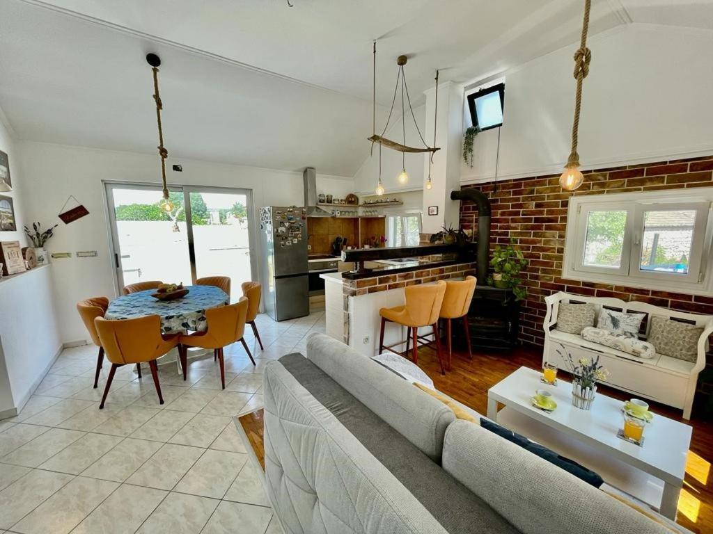Zadvarje Vacation House Lavanda New! Heated Pool מראה חיצוני תמונה